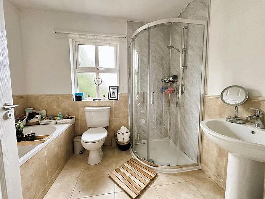 7 Strawhill Manor