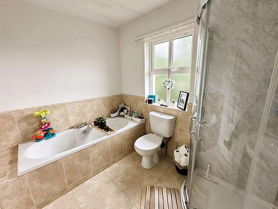 7 Strawhill Manor