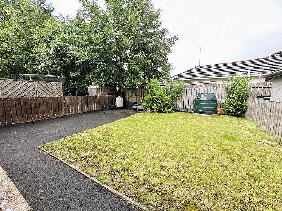 7 Strawhill Manor