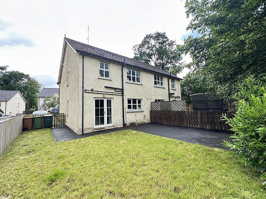 7 Strawhill Manor