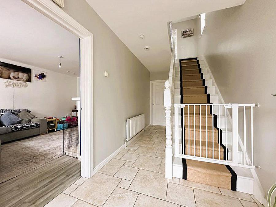 7 Strawhill Manor