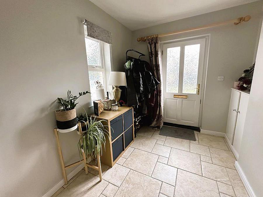7 Strawhill Manor