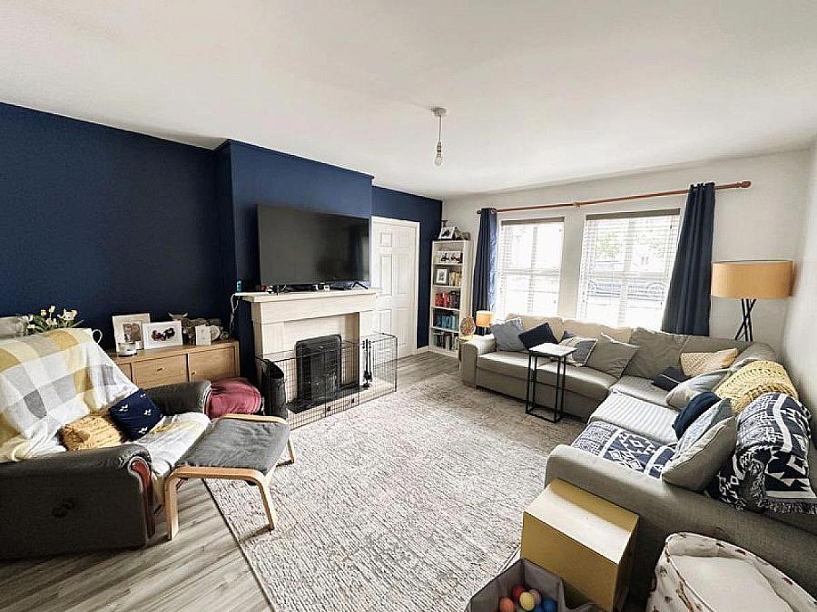 7 Strawhill Manor