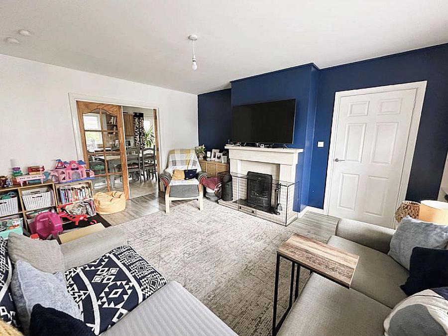 7 Strawhill Manor