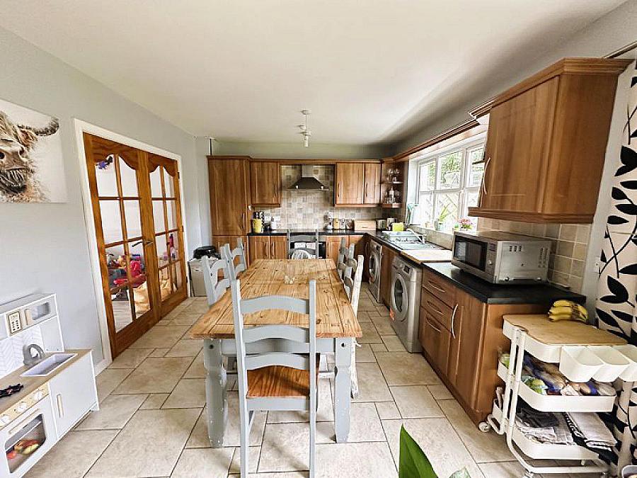 7 Strawhill Manor