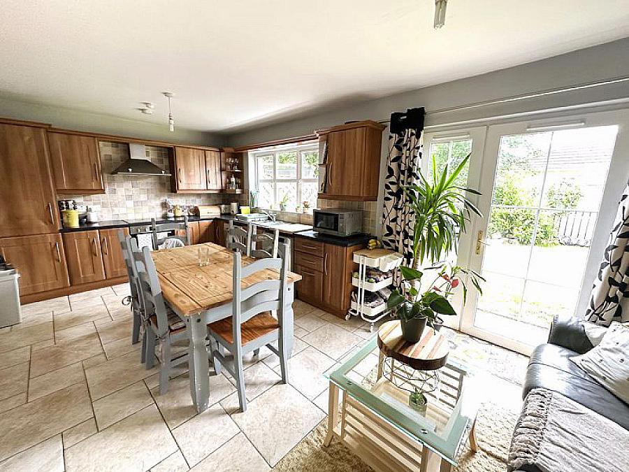 7 Strawhill Manor