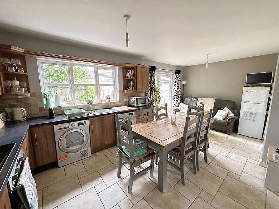 7 Strawhill Manor