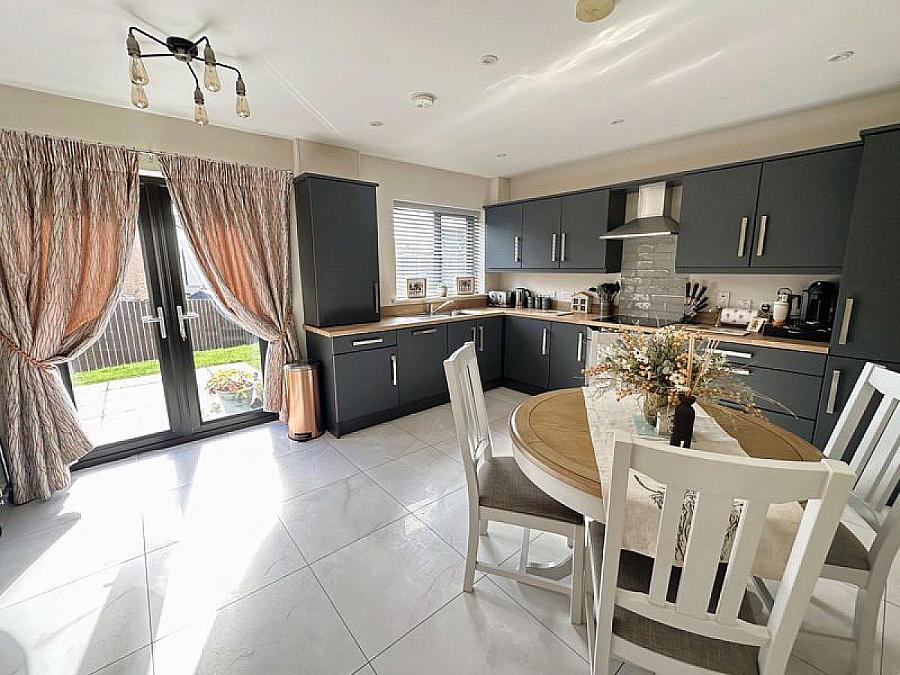 89 Bishops Green
