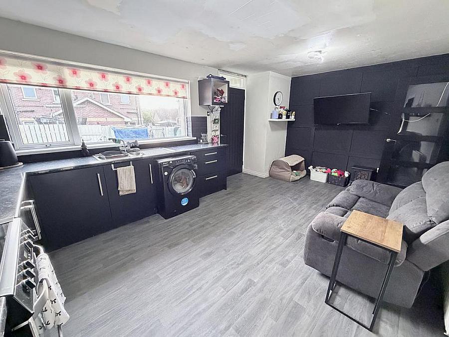 76 Hillhead Park