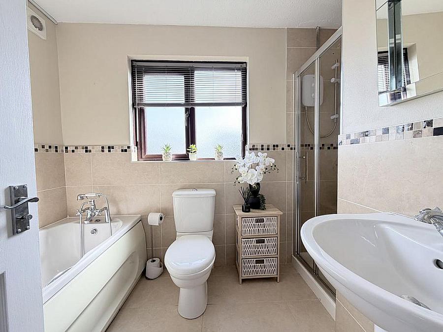 7 Larchwood Crescent