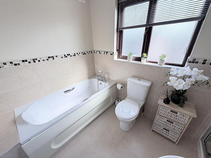 7 Larchwood Crescent