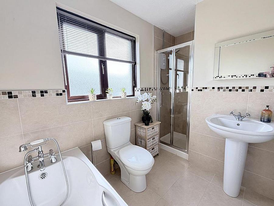 7 Larchwood Crescent