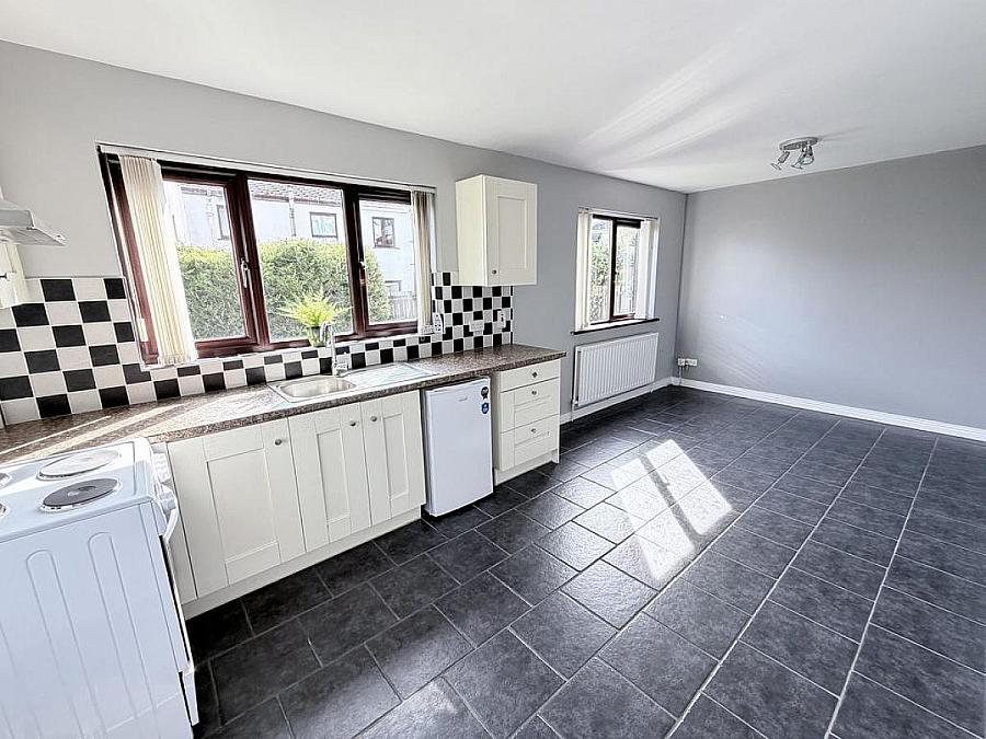 7 Larchwood Crescent