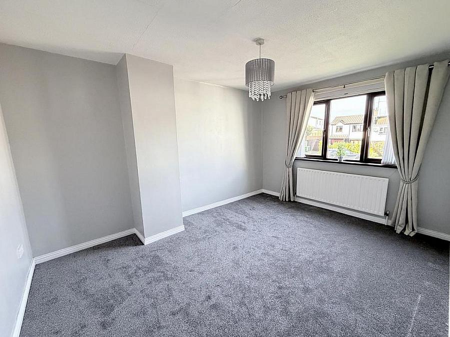 7 Larchwood Crescent