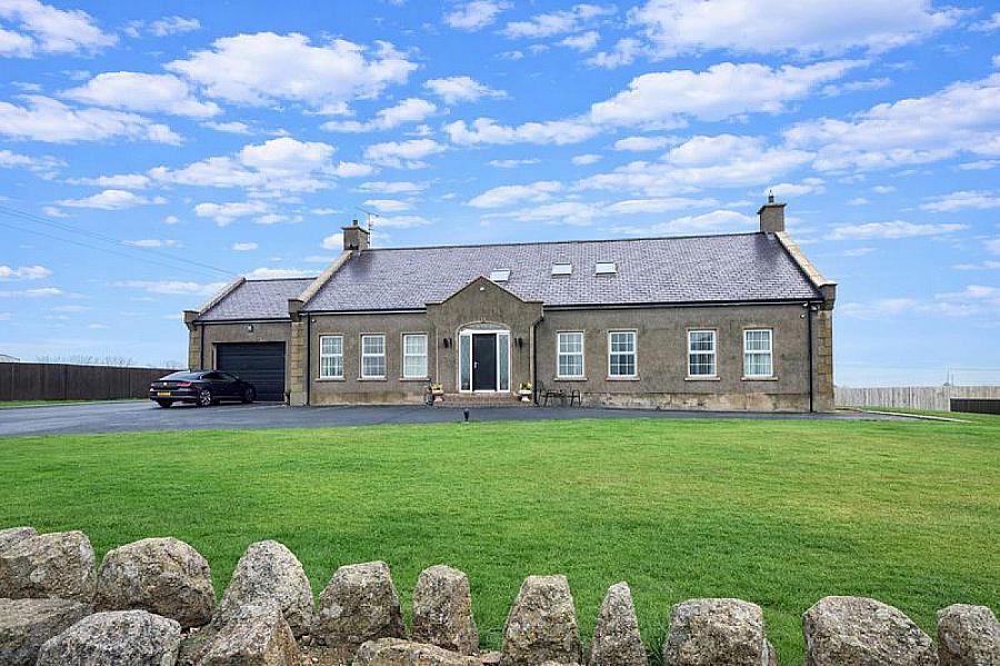 Hilltop Lodge, 44 Barrack Hill