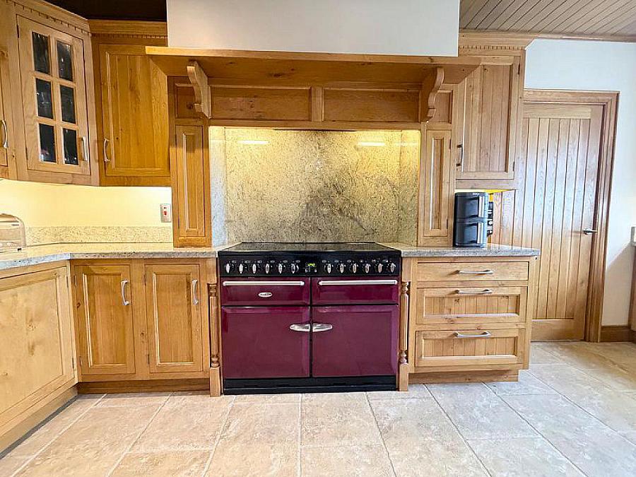 Hilltop Lodge, 44 Barrack Hill