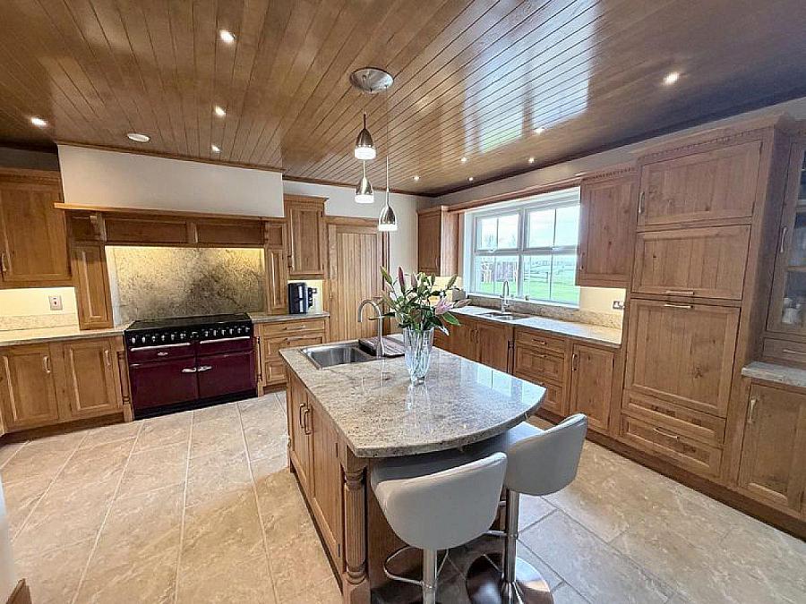 Hilltop Lodge, 44 Barrack Hill