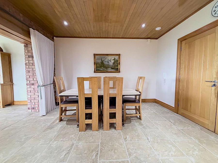 Hilltop Lodge, 44 Barrack Hill