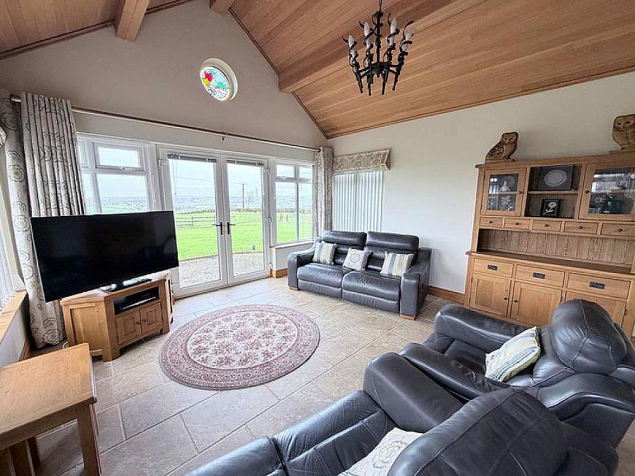 Hilltop Lodge, 44 Barrack Hill