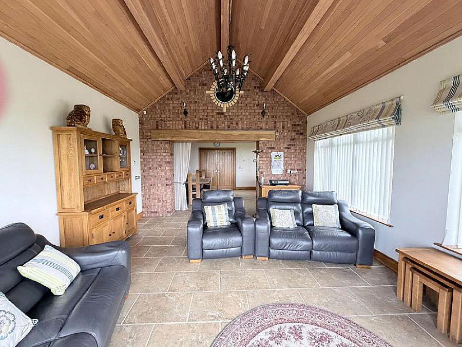 Hilltop Lodge, 44 Barrack Hill