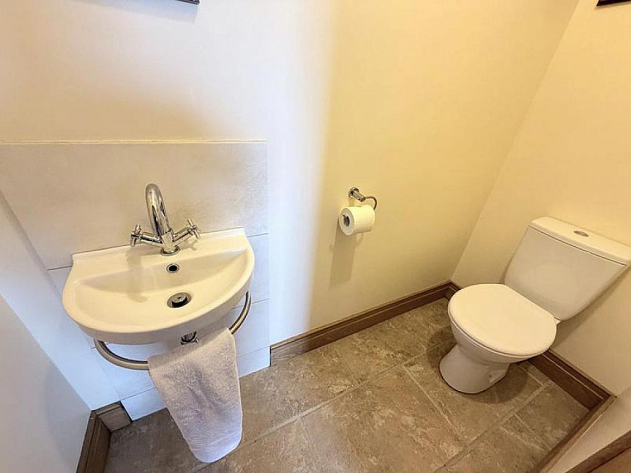 Hilltop Lodge, 44 Barrack Hill