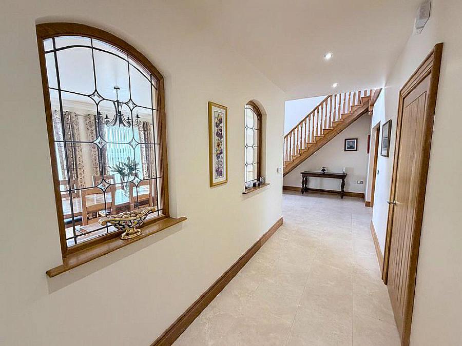 Hilltop Lodge, 44 Barrack Hill