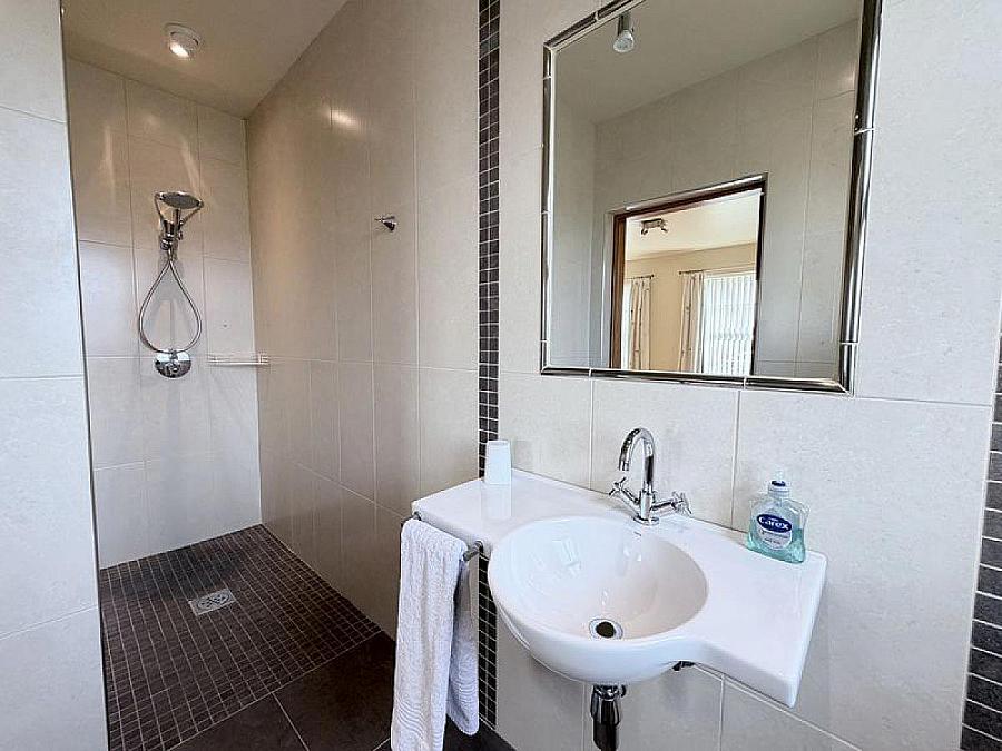 Hilltop Lodge, 44 Barrack Hill