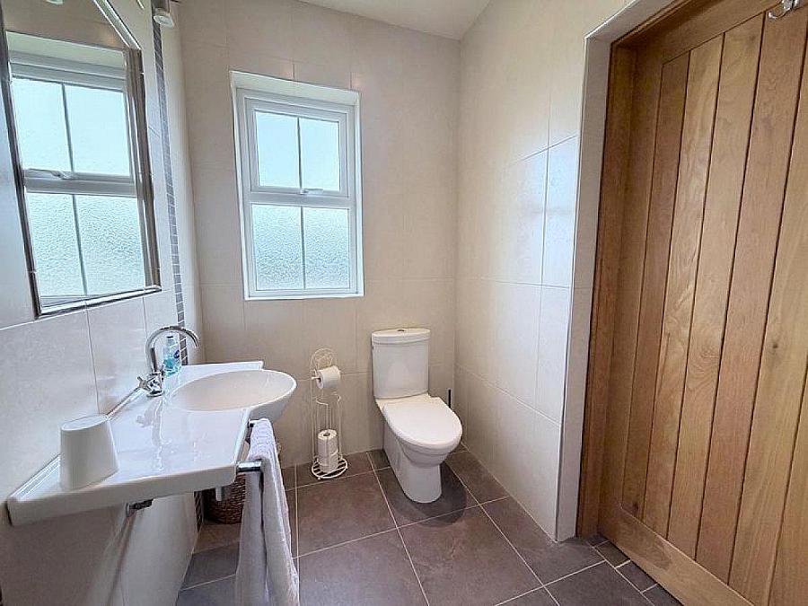 Hilltop Lodge, 44 Barrack Hill