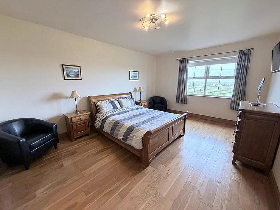 Hilltop Lodge, 44 Barrack Hill