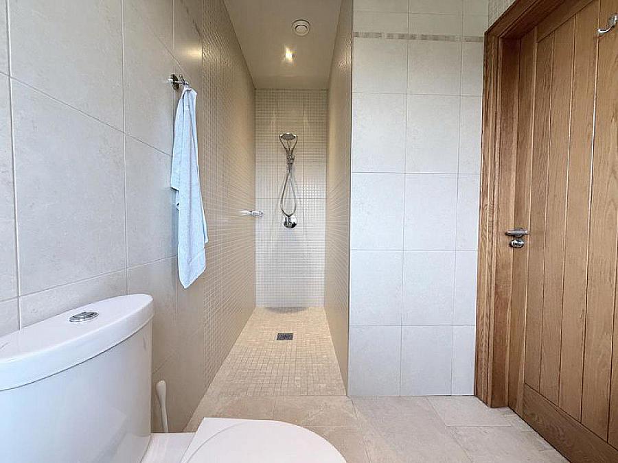 Hilltop Lodge, 44 Barrack Hill