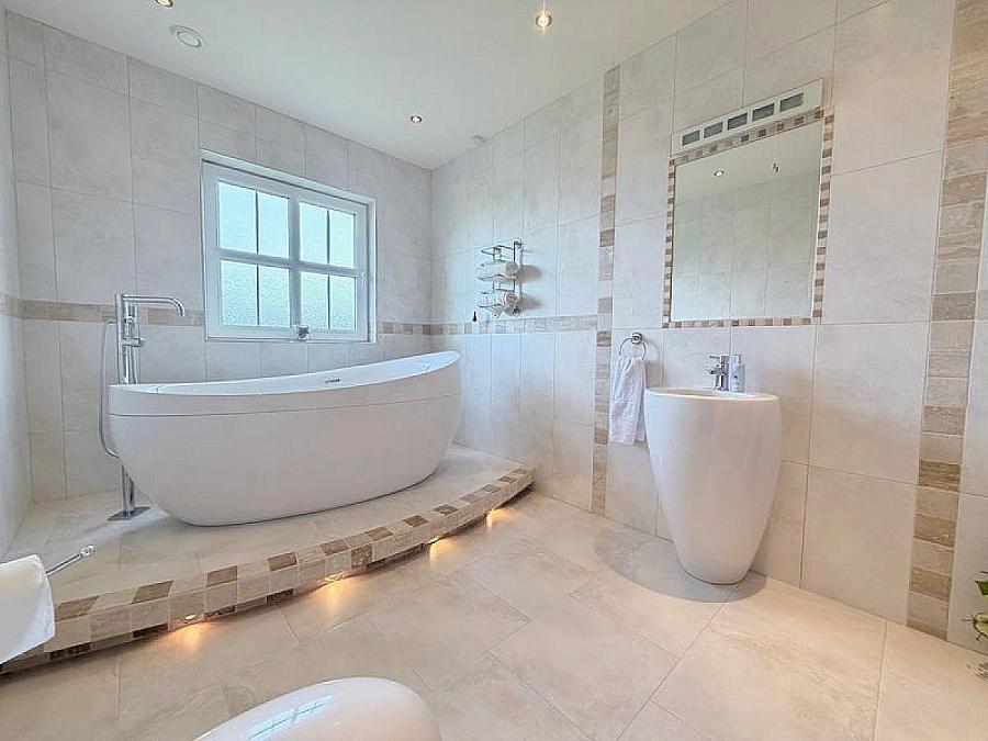 Hilltop Lodge, 44 Barrack Hill