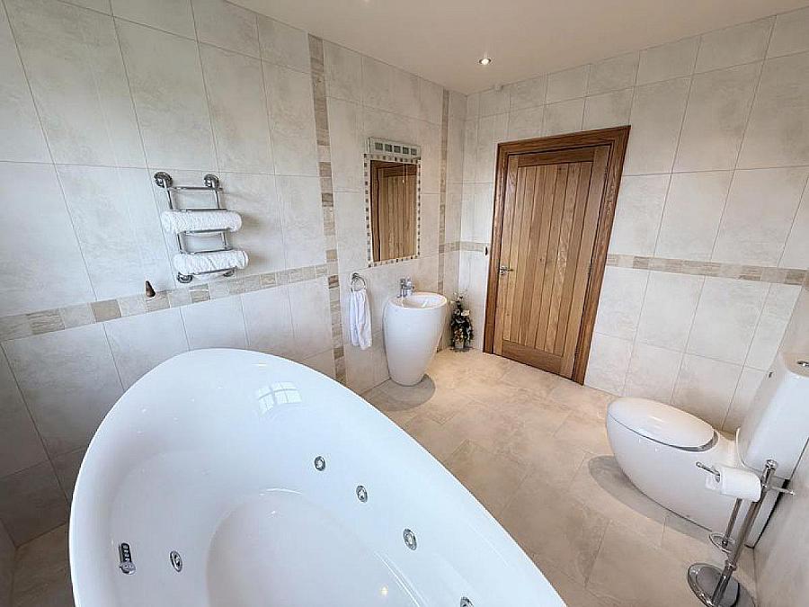 Hilltop Lodge, 44 Barrack Hill