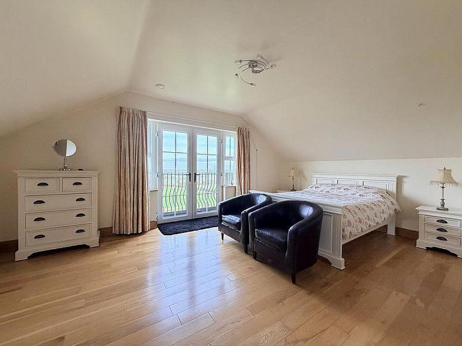 Hilltop Lodge, 44 Barrack Hill