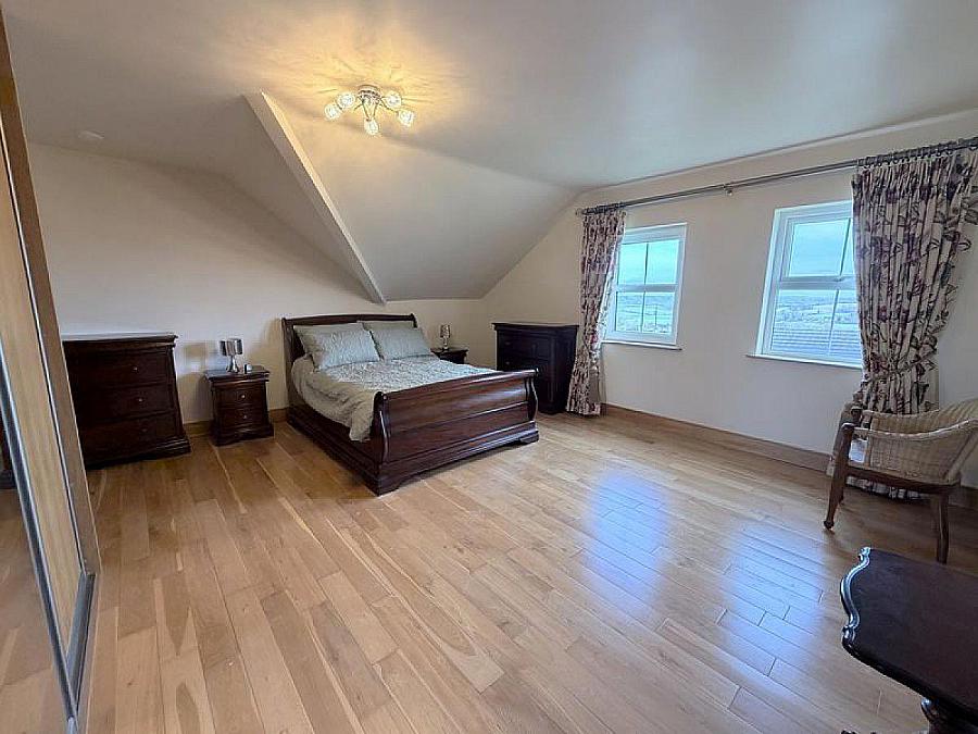 Hilltop Lodge, 44 Barrack Hill