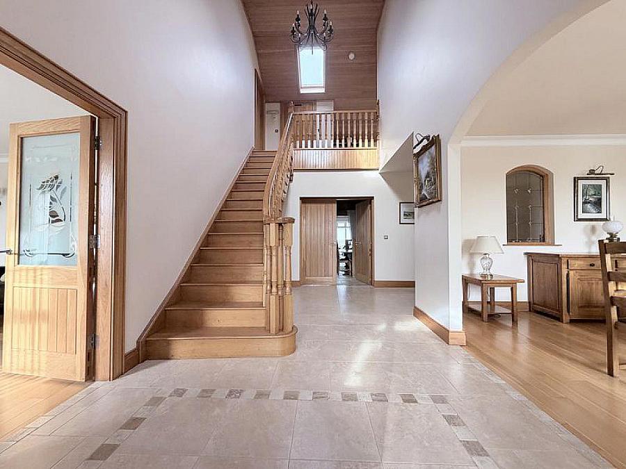 Hilltop Lodge, 44 Barrack Hill