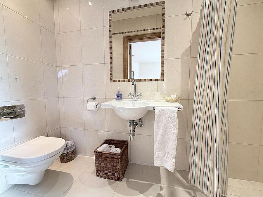 Hilltop Lodge, 44 Barrack Hill