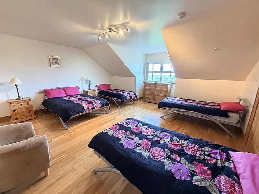 Hilltop Lodge, 44 Barrack Hill