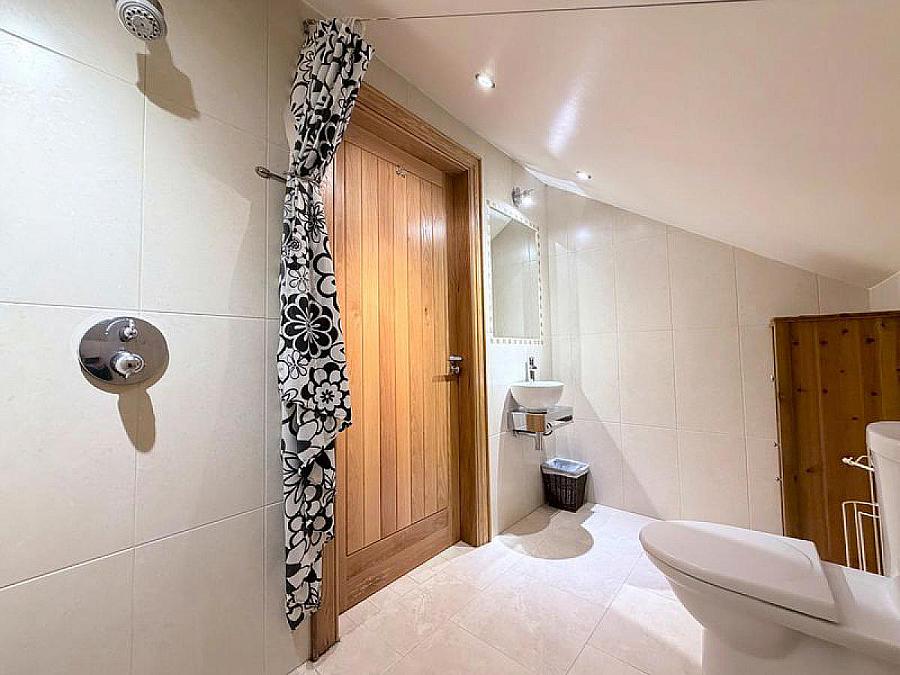 Hilltop Lodge, 44 Barrack Hill