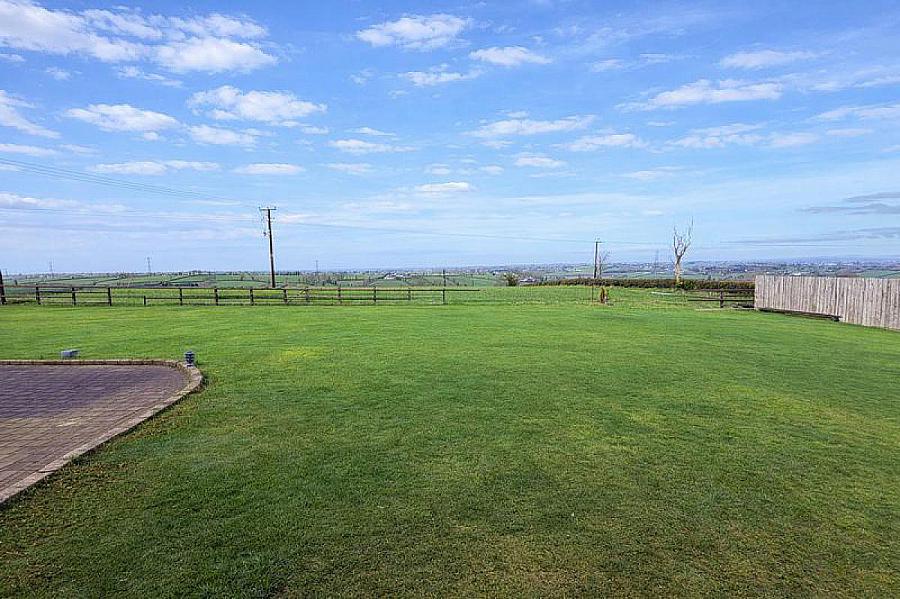 Hilltop Lodge, 44 Barrack Hill