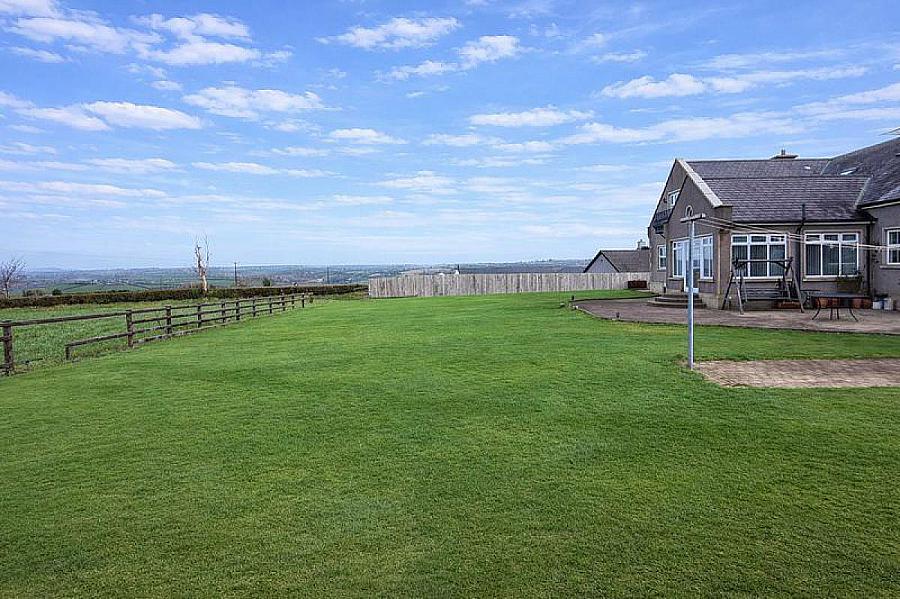 Hilltop Lodge, 44 Barrack Hill