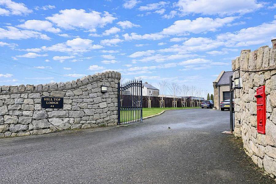 Hilltop Lodge, 44 Barrack Hill