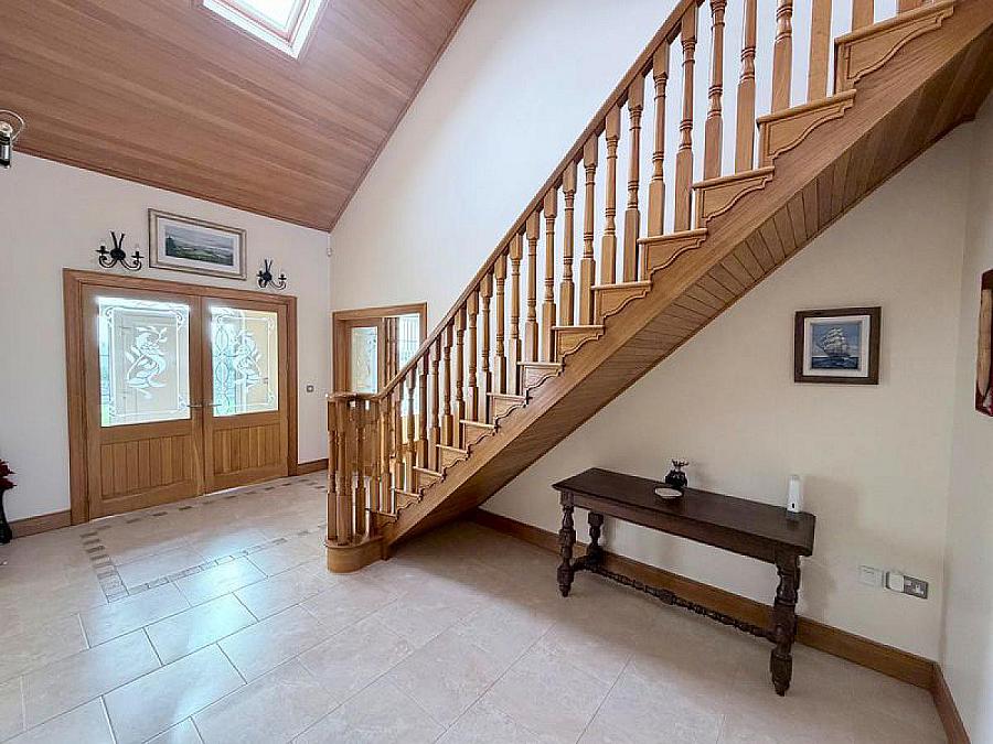 Hilltop Lodge, 44 Barrack Hill