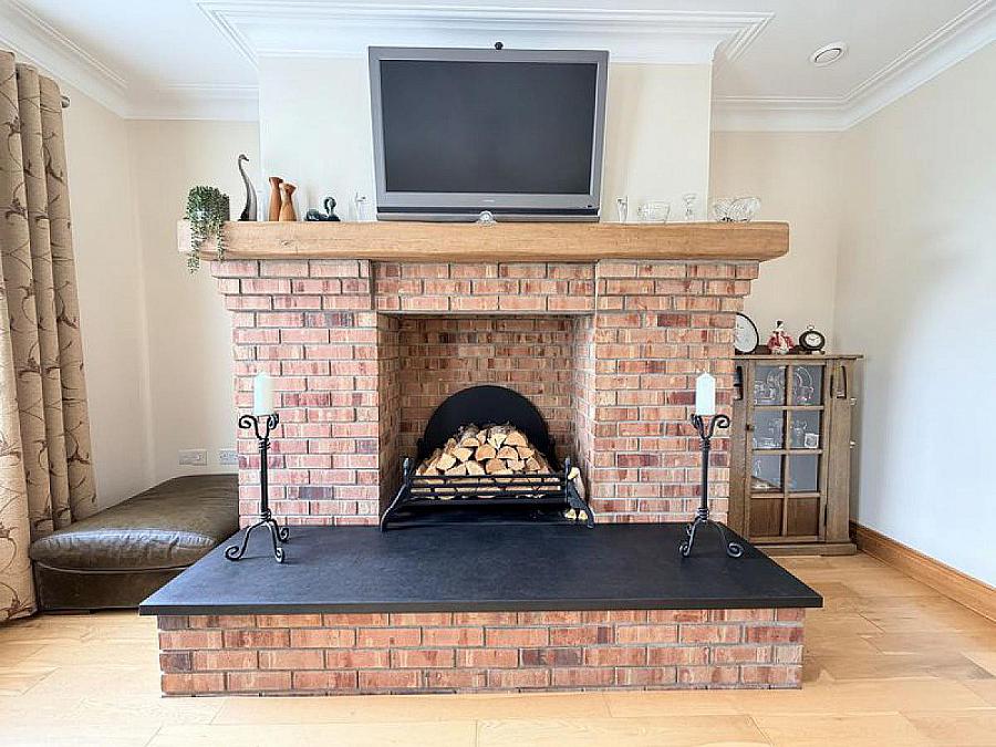 Hilltop Lodge, 44 Barrack Hill