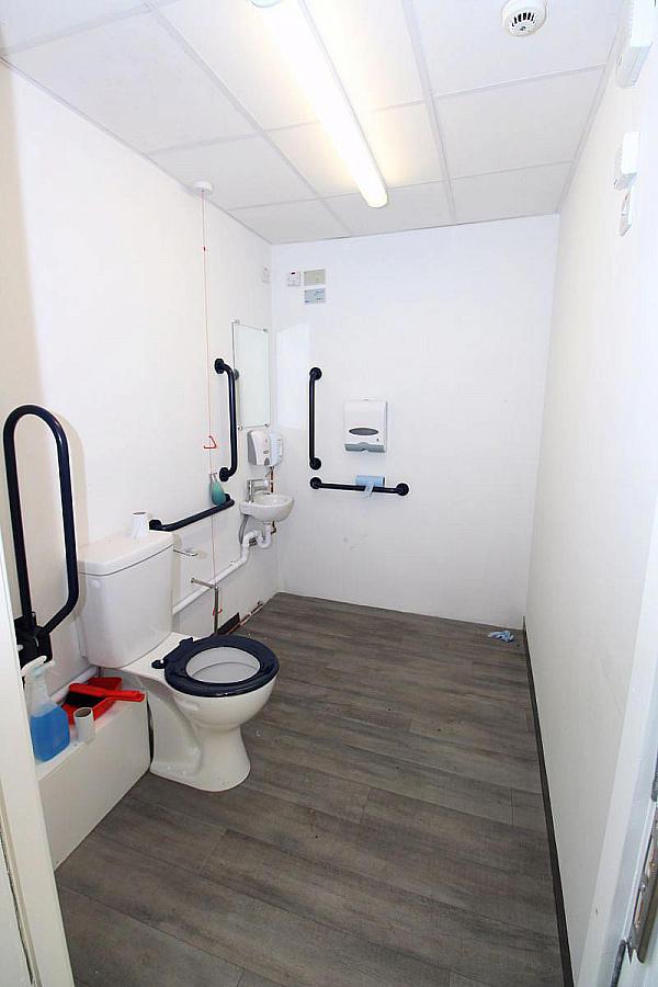 16 Market Square North