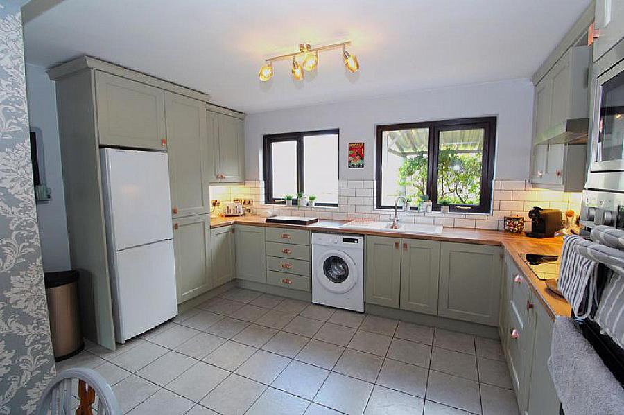 37 Kirkwoods Park