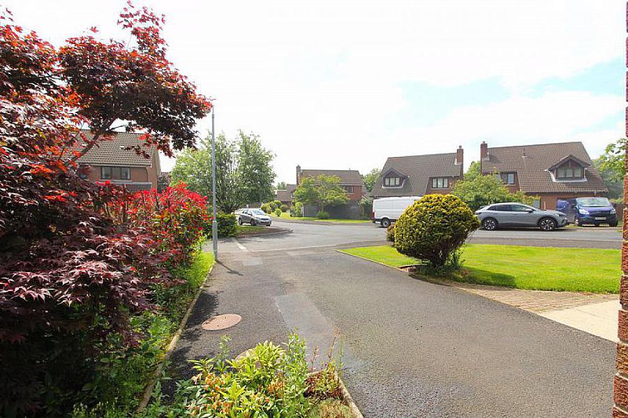 37 Kirkwoods Park