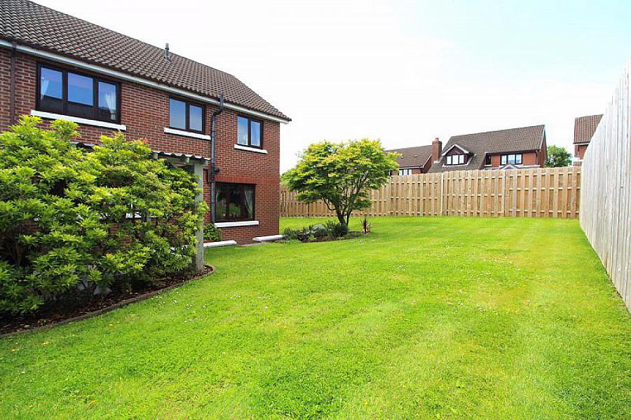 37 Kirkwoods Park