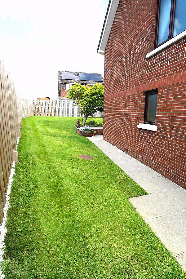 37 Kirkwoods Park