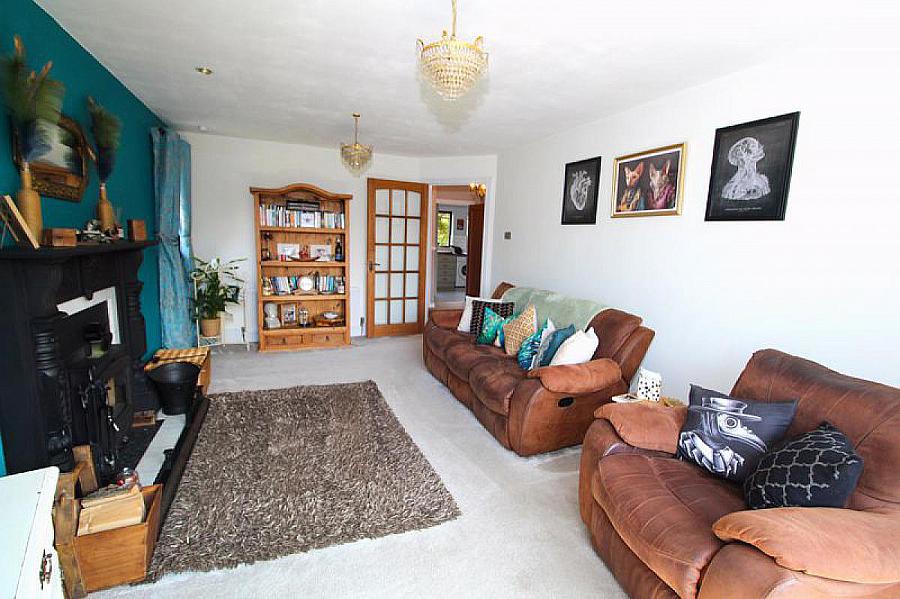 37 Kirkwoods Park