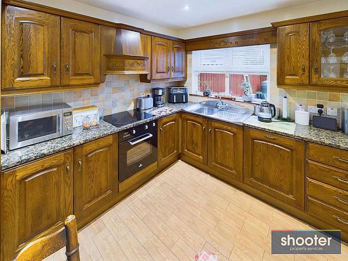 12 Bracken Grove